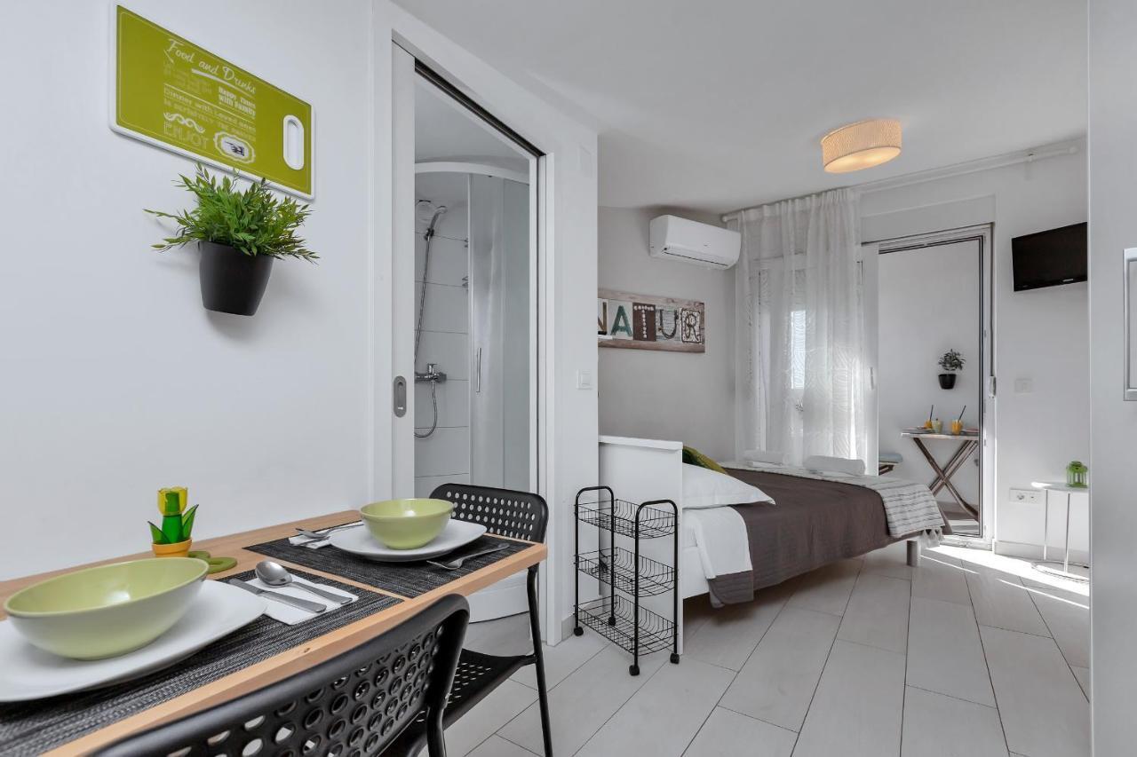 Apartments Villa Joy ポドゥゴラ エクステリア 写真