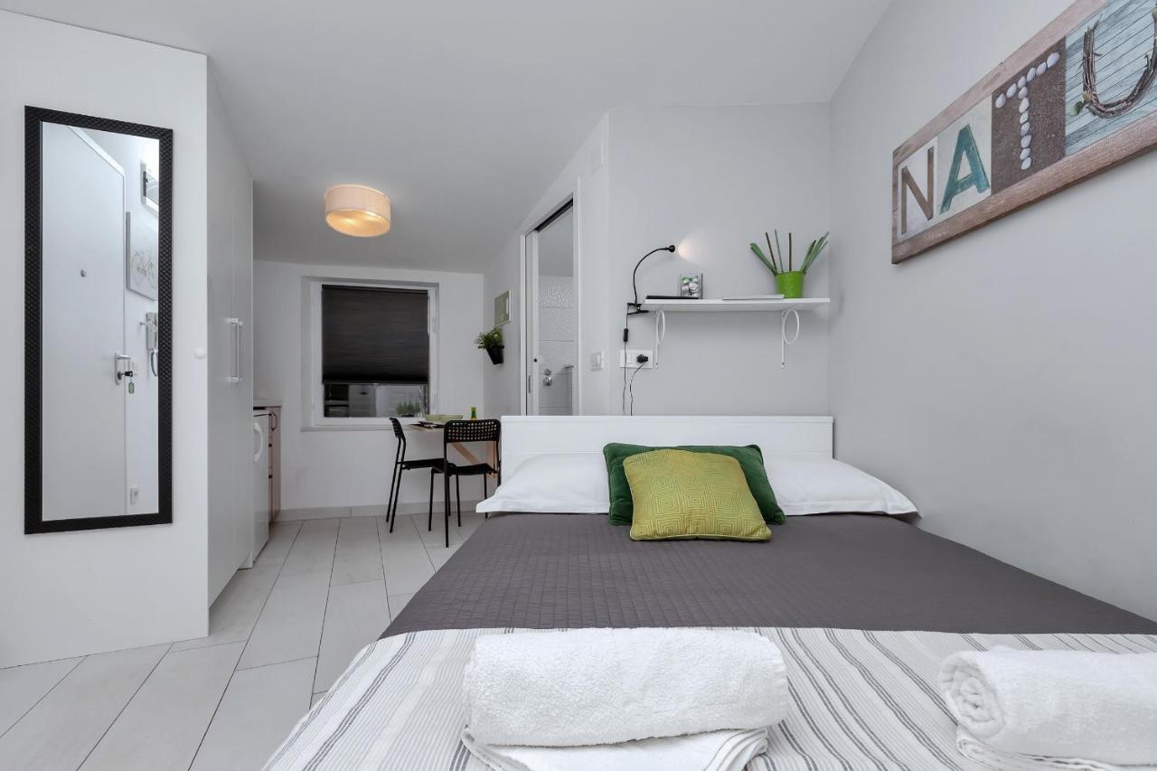 Apartments Villa Joy ポドゥゴラ エクステリア 写真